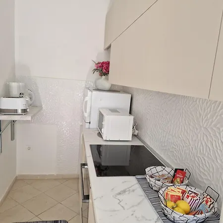 Spacious 4 Bedroom Apartment *